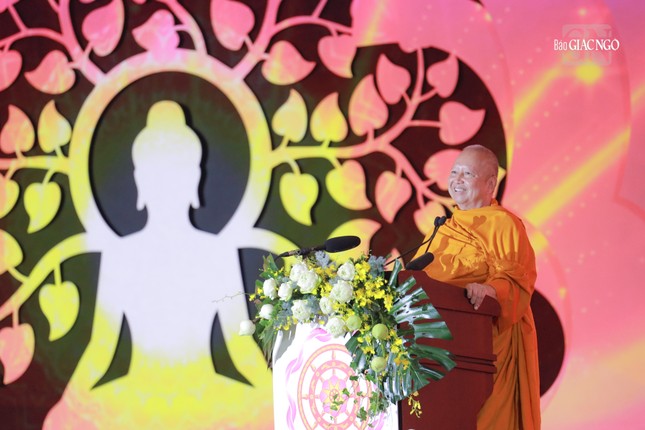 Hòa thượng GS.TS Phra Brahmapundit, Chủ tịch Ủy ban Tổ chức Quốc tế Đại lễ Vesak Liên Hiệp Quốc (ICDV) phát biểu