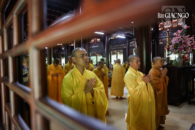 Mỗi vị chúng trưởng có trách nhiệm theo dõi, giải quyết các vấn đề liên quan đến đời sống, sự tu học, chấp tác,… của các thành viên trong chúng