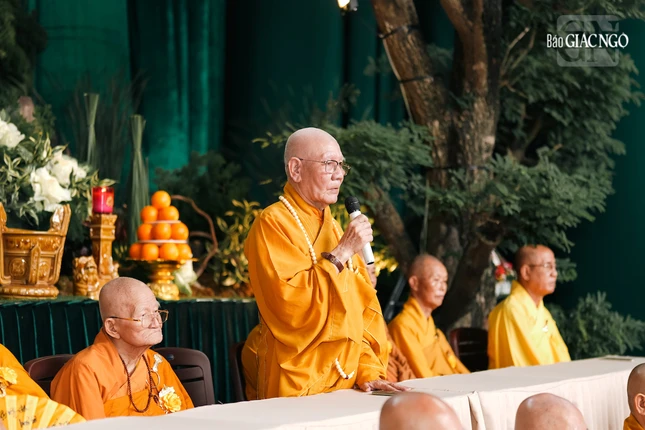 Hòa thượng Thích Đạt Niệm, viện chủ chùa Pháp Trí (P.Linh Xuân) đạo từ đến hội chúng tham dự