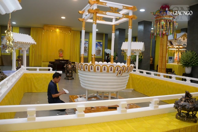 Đàn tràng bao gồm khu vực nội đàn và ngoại đàn được bố trí theo quy chuẩn trong khoa nghi