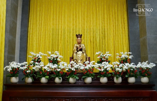 Theo chương trình, vào lúc 16 giờ chiều mai, lễ đăng đàn chẩn tế do Hòa thượng Thích Lệ Trang đương vi gia trì sư sẽ diễn ra tại chùa Phổ Quang