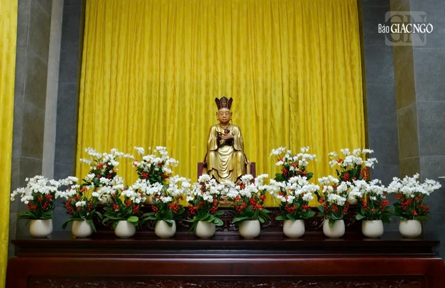 Theo chương trình, vào lúc 16 giờ chiều mai, lễ đăng đàn chẩn tế do Hòa thượng Thích Lệ Trang đương vi gia trì sư sẽ diễn ra tại chùa Phổ Quang