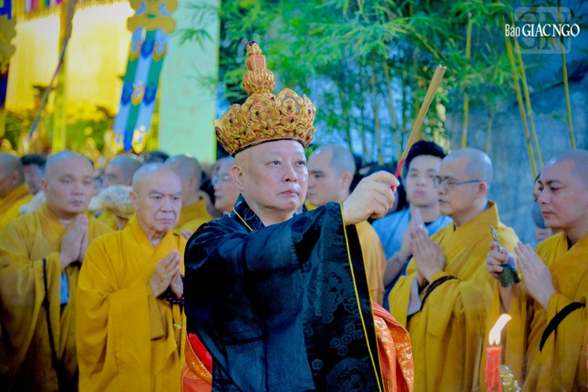 Trong đó, phổ biến và đơn giản nhất là nghi thức Tiểu Mông sơn hay còn gọi một cách dân dã là “cúng thí” được thực hiện hàng ngày trong các tự viện lẫn ngoài dân chúng nhiều nhất vào tiết Trung nguyên tháng Bảy âm lịch Trong đó, phổ biến và đơn giản nhất là nghi thức Tiểu Mông sơn hay còn gọi một cách dân dã là “cúng thí” được thực hiện hàng ngày trong các tự viện lẫn ngoài dân chúng nhiều nhất vào tiết Trung nguyên tháng Bảy âm lịch