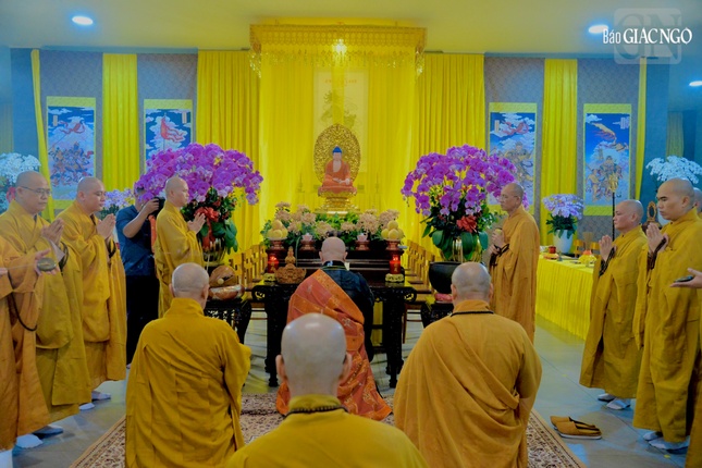 Đàn nghi được thành tựu trên căn bản "hiển mật viên thông", cùng sự hiệp lực của chư Tăng và gia tâm cầu nguyện của toàn thể hội chúng, tạo nên không gian thanh tịnh, trang nghiêm Đàn nghi được thành tựu trên căn bản "hiển mật viên thông", cùng sự hiệp lực của chư Tăng và gia tâm cầu nguyện của toàn thể hội chúng, tạo nên không gian thanh tịnh, trang nghiêm