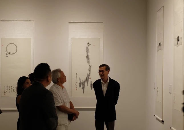 Sau rất nhiều cuộc triển lãm được tổ chức tại nhiều nước trên thế giới, đây là lần thứ 3, Trầm Kim Hòa quay trở lại quê hương