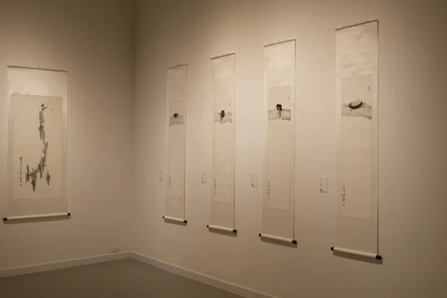 Không gian triển lãm với hơn 40 tác phẩm tiêu biểu được tuyển chọn từ gia tài hội họa của Trầm Kim Hòa