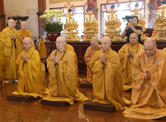 Chư vị giáo phẩm lãnh đạo Giáo hội, Phật giáo TP.HCM đảnh lễ tưởng niệm