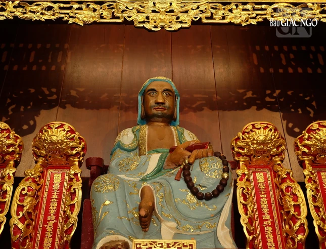 Pho tượng Đạt Ma Tổ sư được phụng thờ tại hậu Tổ chùa Viên Giác có tuổi đời hàng trăm năm, với thần thái sống động, uy nghiêm