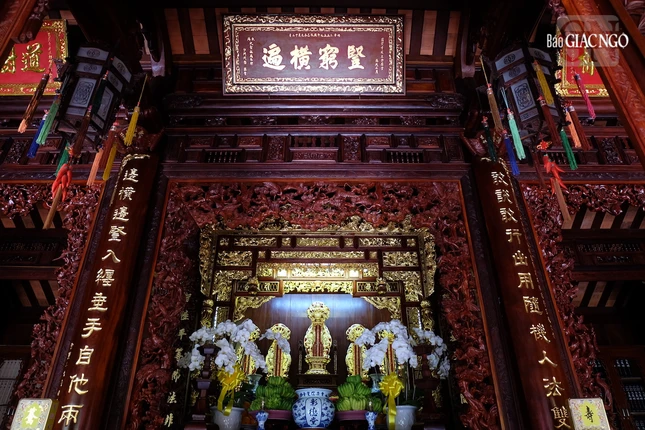 Sau đợt đại trùng tu năm 2019, tổng thể chùa Viên Giác có bố cục hình chữ khẩu, với các công trình như chánh điện, Tổ đường, phương trượng, nhà khách bố trí xung quanh một khoảng sân nội