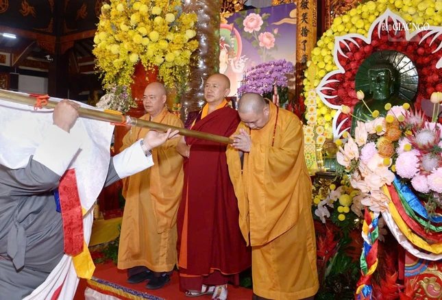 Các nghi thức được cử hành trong pháp hội theo truyền thống Phật giáo Bhutan