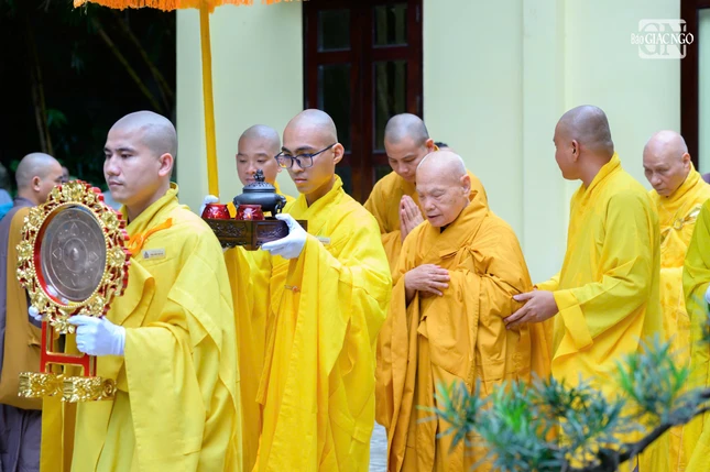 Cung thỉnh chư vị Trưởng lão, giáo phẩm quang lâm chứng minh, tham dự lễ tưởng niệm