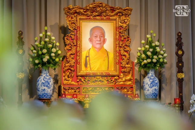 Hương án tưởng niệm Đại lão Hòa thượng Thích Trí Tịnh tại Tổ đường chùa Vạn Đức