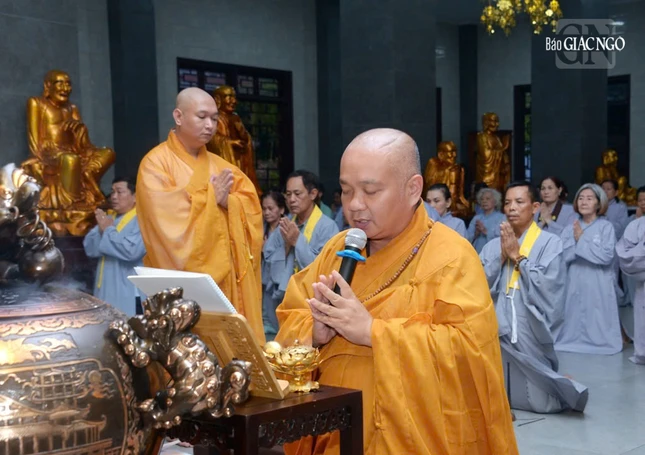 Thượng tọa Thích Trung Nguyện, Phó Thư ký kiêm Chánh Văn phòng Ban Trị sự GHPGVN TP.HCM, Thư ký Ban Quản trị chùa Phổ Quang chủ trì khóa lễ