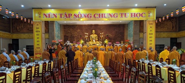 Tượng Tổ sư Minh Đăng Quang tôn trí tại giảng đường pháp viện Tượng Tổ sư Minh Đăng Quang tôn trí tại giảng đường pháp viện