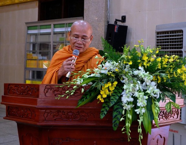 Hòa thượng Minh Bửu cung tuyên tiểu sử Tổ sư Minh Đăng Quang