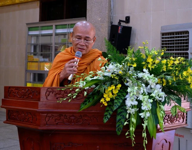 Hòa thượng Minh Bửu cung tuyên tiểu sử Tổ sư Minh Đăng Quang Hòa thượng Minh Bửu cung tuyên tiểu sử Tổ sư Minh Đăng Quang