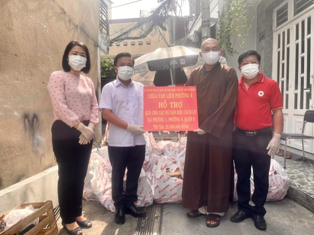 Trao quà tại phường 1, quận 8 Trao quà tại phường 1, quận 8