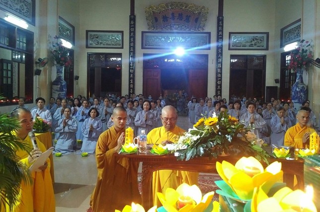 HT.Thích Minh Nhật chủ trì buổi lễ