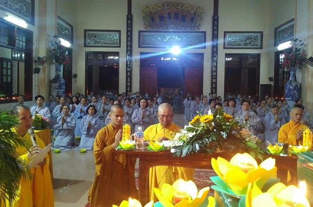 HT.Thích Minh Nhật chủ trì buổi lễ