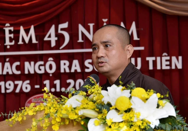 TT.Thích Tâm Hải điều phối chương trình gặp mặt