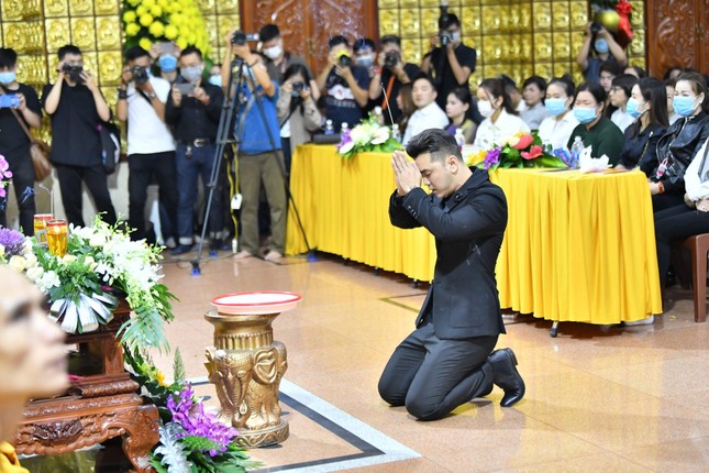 Tưởng niệm và viếng tang ca sĩ Vân Quang Long