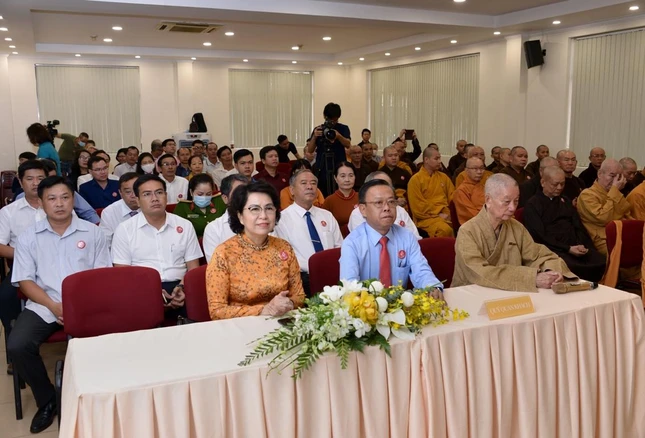 Lãnh đạo chính quyền dự lễ Lãnh đạo chính quyền dự lễ