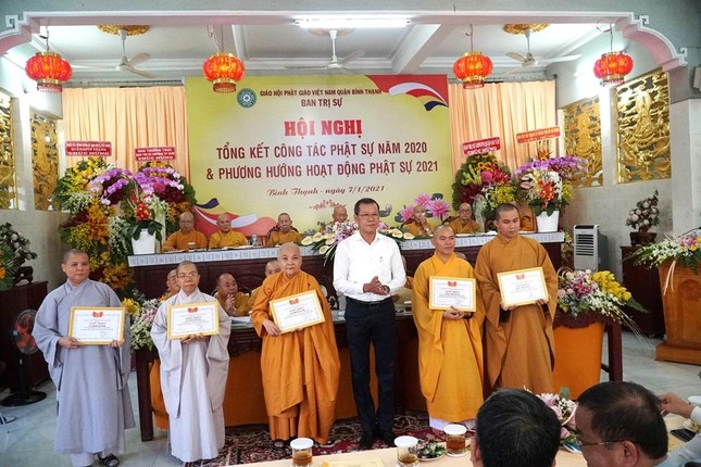 Khen thưởng các cá nhân, tập thể có thành tích trong hoạt động Phật sự năm 2020 Khen thưởng các cá nhân, tập thể có thành tích trong hoạt động Phật sự năm 2020