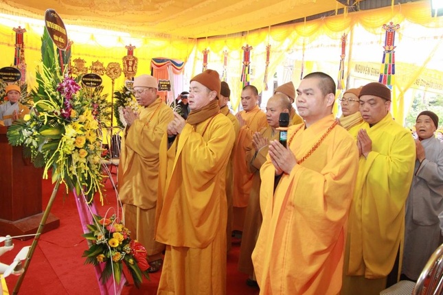 Chư tôn đức Ban Trị sự GHPGVN tỉnh viếng tang cố Ni trưởng Chư tôn đức Ban Trị sự GHPGVN tỉnh viếng tang cố Ni trưởng