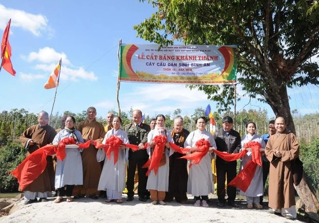 Nghi thức cắt băng khánh thành