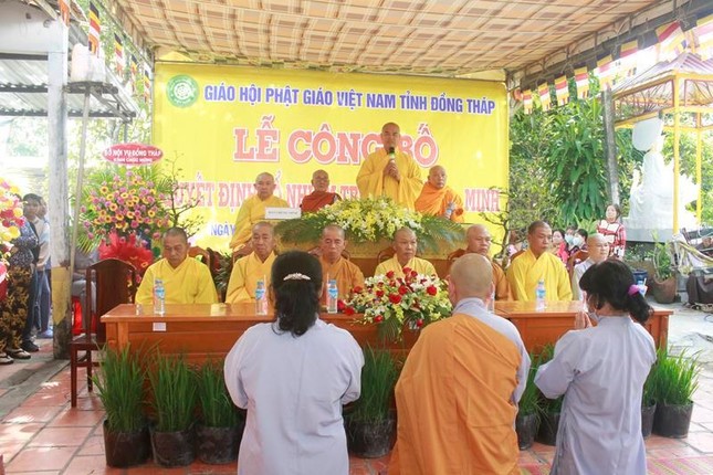 Và lắng nghe đạo từ của chư tôn đức chứng minh