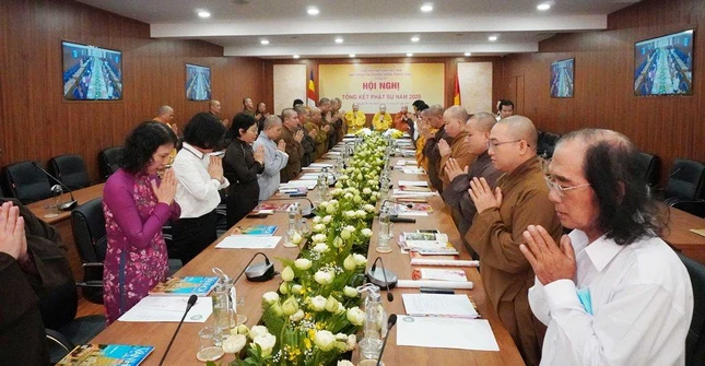 Niệm Phật hồi hướng kết thúc buổi lễ Niệm Phật hồi hướng kết thúc buổi lễ