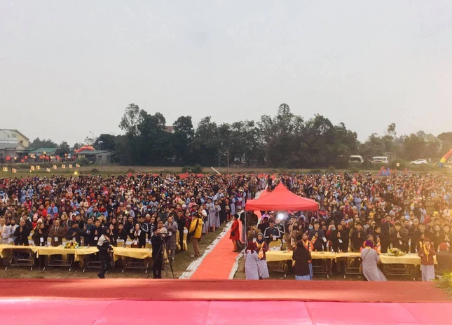 Đông đảo Phật tử và nhân dân địa phương về dự lễ