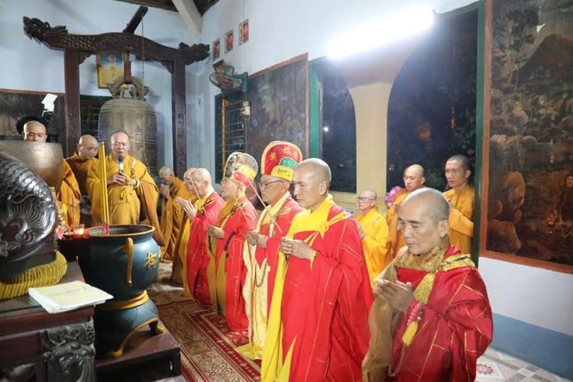 Chư tôn đức chứng minh