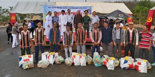 Khai mạc chợ Tết 0 đồng tại Bù Gia Mập