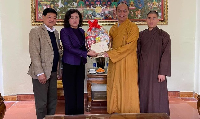 Đoàn UBMTTQVN tỉnh Thanh Hóa chúc tết tại chùa Linh Cảnh (huyện Thọ Xuân)