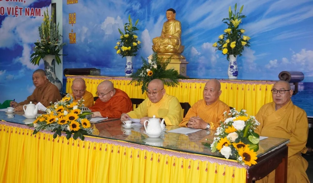 Chư tôn đức chứng minh