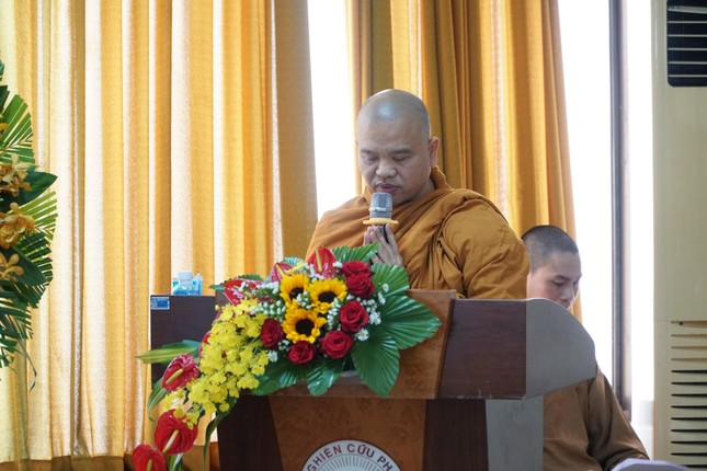 Thượng tọa Giác Hoàng báo cáo