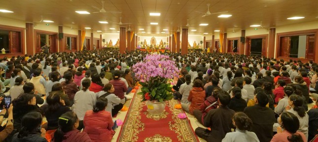 Phật tử về dự lễ