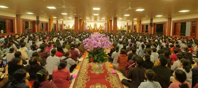 Phật tử về dự lễ