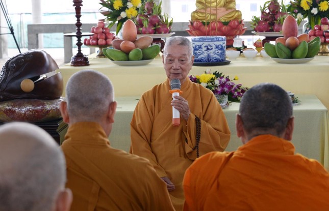 Trưởng lão Hòa thượng Thích Trí Quảng sách tấn