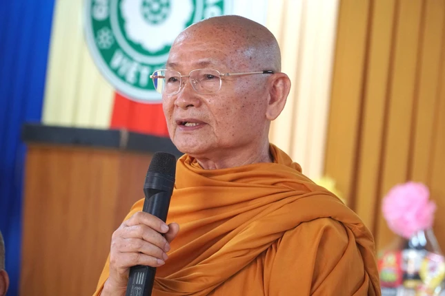 Hòa thượng Viên Minh ban đạo từ