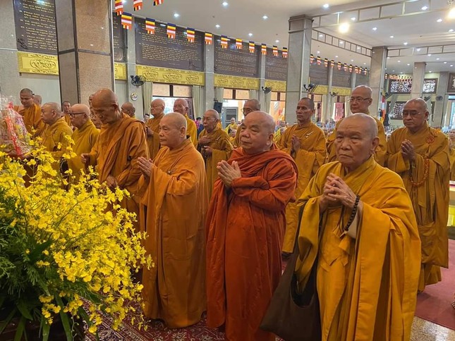 Chư tôn đức thành kính tưởng niệm