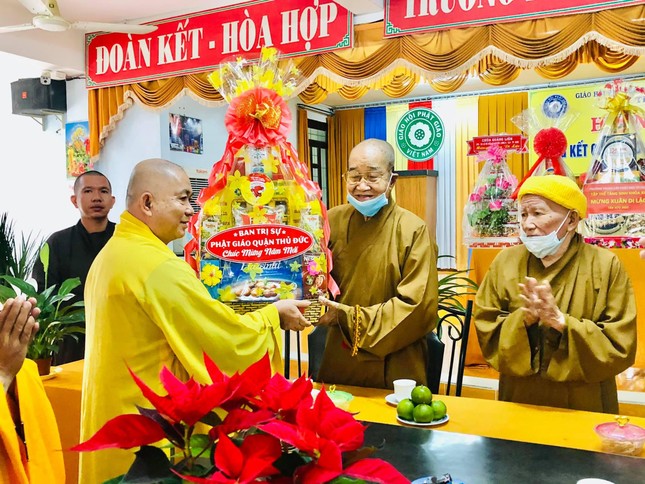 Thăm chư tôn đức Phật giáo quận 9