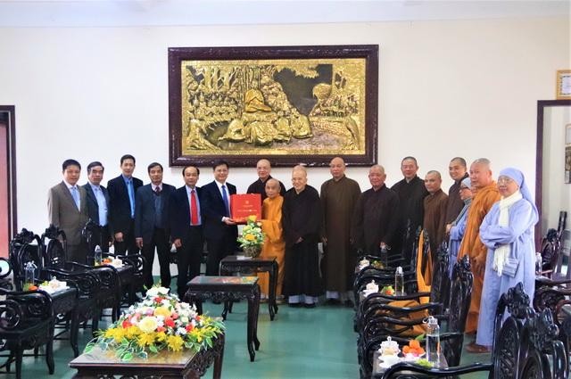 Hòa thượng Thích Đức Thanh và chư tôn đức Thường trực Ban Trị sự tiếp đoàn Hòa thượng Thích Đức Thanh và chư tôn đức Thường trực Ban Trị sự tiếp đoàn