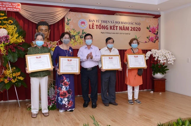 Nhận bằng khen của MTTQVN TP.HCM Nhận bằng khen của MTTQVN TP.HCM