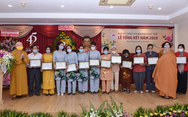 Các cá nhân và tập thể được trao tặng Bằng công đức của báo Giác Ngộ