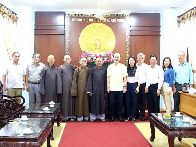 Chụp hình lưu niệm