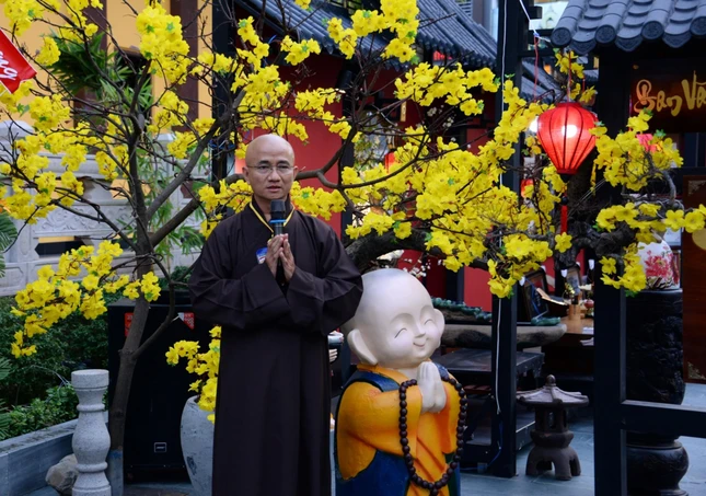Thượng tọa Thích Thiện Quý phát biểu - Ảnh: Bảo Toàn