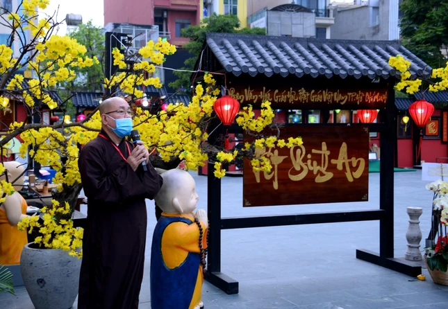 Thượng tọa Thích Đạt Đức phát biểu - Ảnh: Bảo Toàn