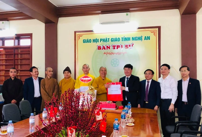 Đoàn lãnh đạo tỉnh chúc tết Ban Trị sự Phật giáo Nghệ An